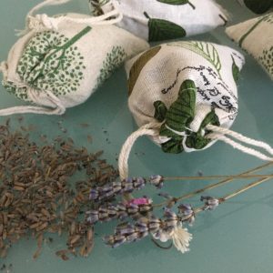 Sachets parfumés avec des grains de lavande séchée -motif arbre