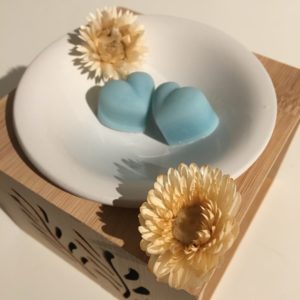 Mini fondant parfumé senteur Karma à la cire d'olive végétale, senteur de Grasse et colorants naturels