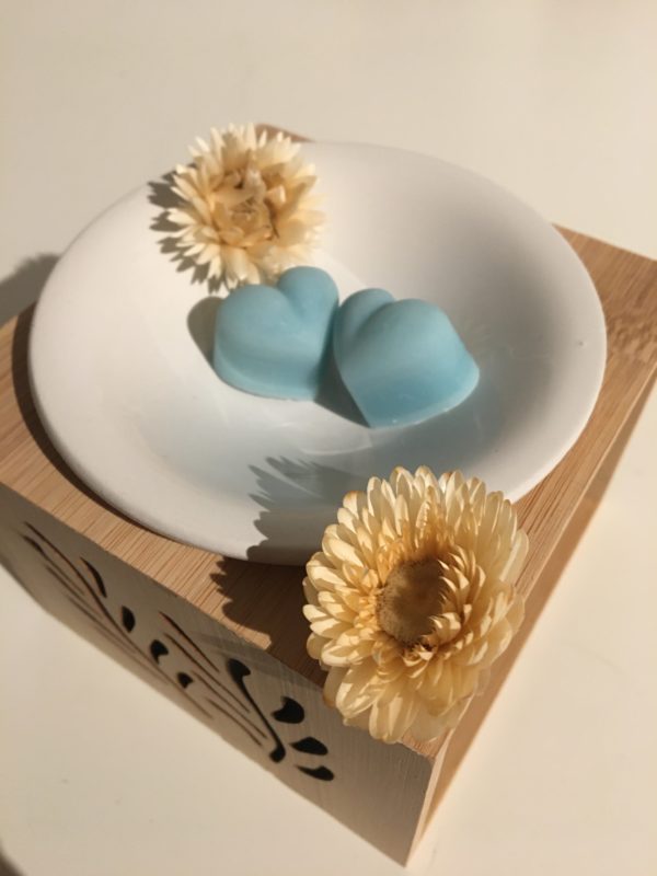 Mini fondant parfumé senteur Karma à la cire d'olive végétale, senteur de Grasse et colorants naturels