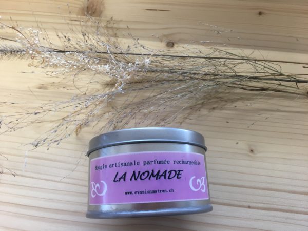 Bougie artisanale parfumée rechargeable La Nomade en cire d'olive végétale, parfums de Grasse et colorants naturels