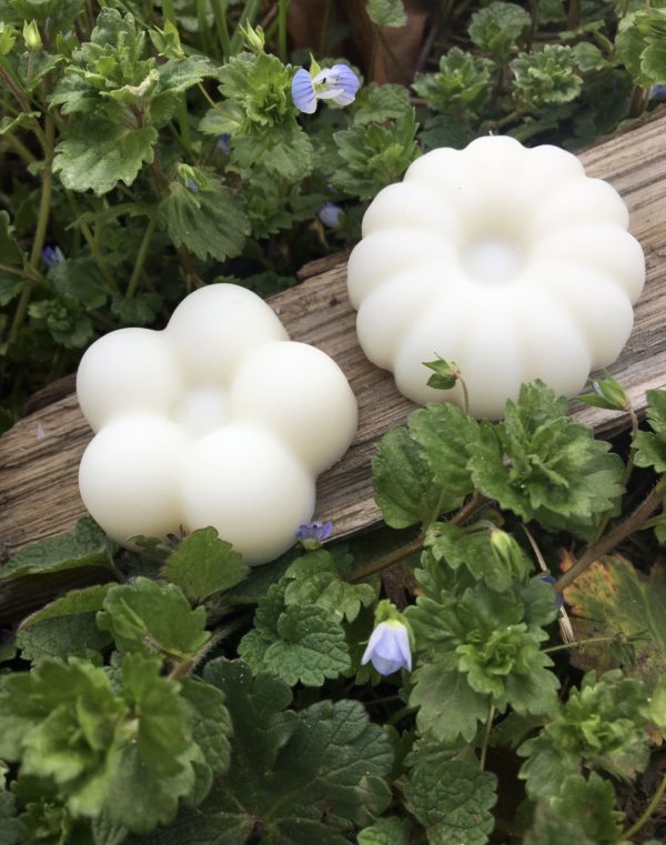 Fondant parfumé à la cire végétale naturelle d'olive, fragrance Printemps 100% suisse sans CMR ni phtalate répondant aux normes IFRA