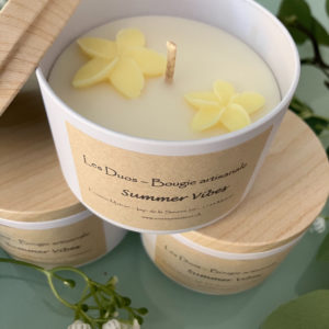 Bougie Summer Vibes, en cire d'olive européenne, mèche en coton ECO, parfum suisse Love from Tahiti