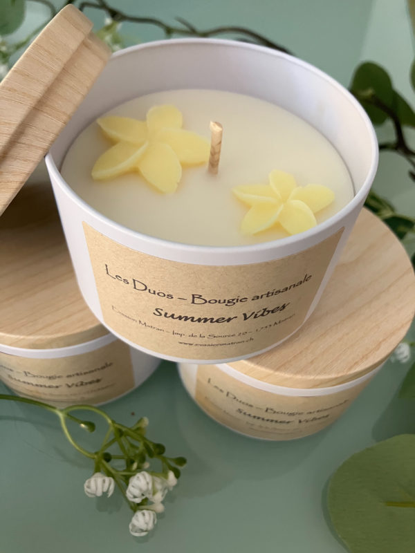 Bougie Summer Vibes, en cire d'olive européenne, mèche en coton ECO, parfum suisse Love from Tahiti