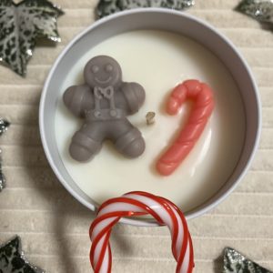 Bougie Douceur d'hiver artisanale parfumée avec cire d'olive, mèche coton, décor en cire avec micas brun et rouge