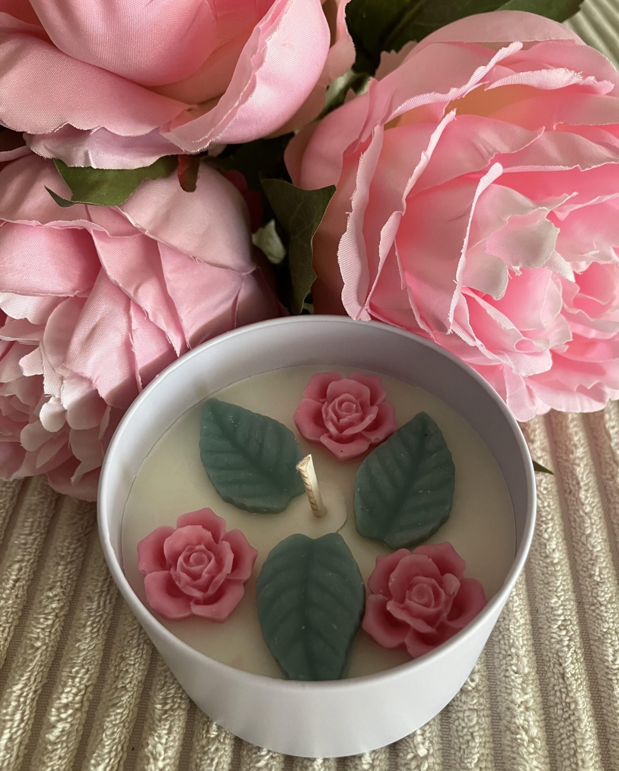 Bougie Azalée d'amour édition printanière avec parfum Azalée du Japon et micas rose et vert