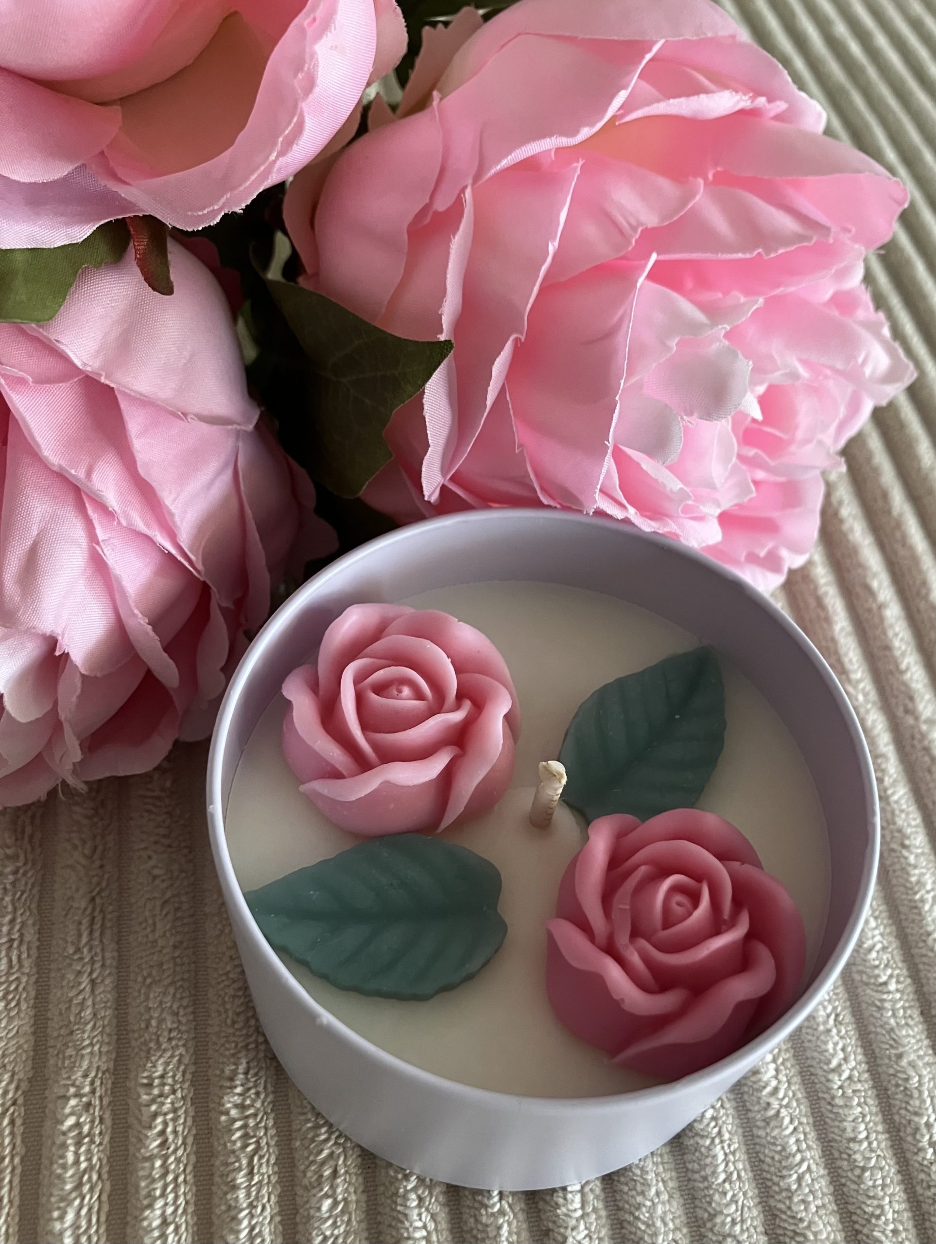 Bougie Cerisier d'amour édition printanière avec parfum Fleur de cerisier et micas rose et vert